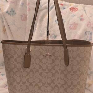 Coach City Tote Khaki and Light Tan dDignature